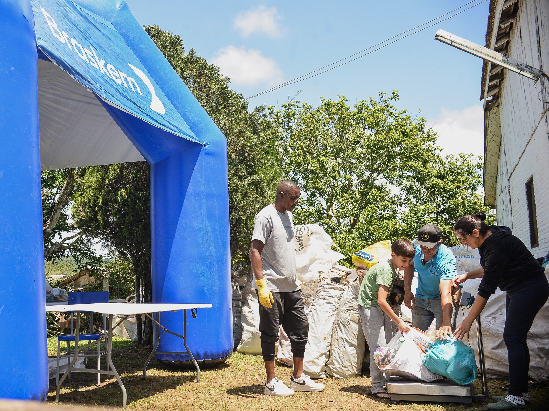 TRIUNFO MOBILIZA ESCOLAS E COMUNIDADE EM AÇÃO DE RECICLAGEM NO DIA MUNDIAL DO MEIO AMBIENTE